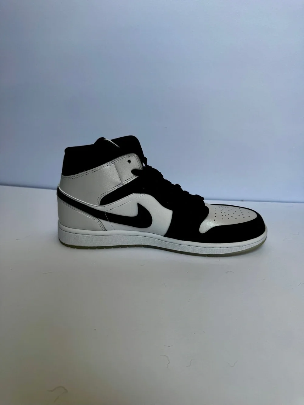 *NWT* Jordan Air Jordan 1 Mid SE - Black/White men’s 10